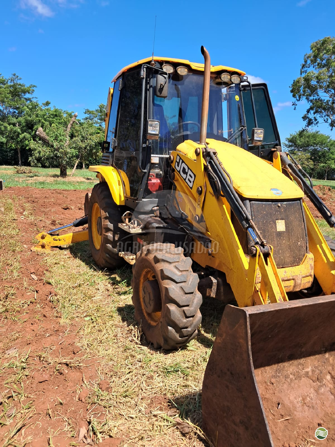 RETRO ESCAVADEIRA JCB 3CX Tração 4x4 Agrícola Usadão TAQUARITUBA SÃO PAULO SP